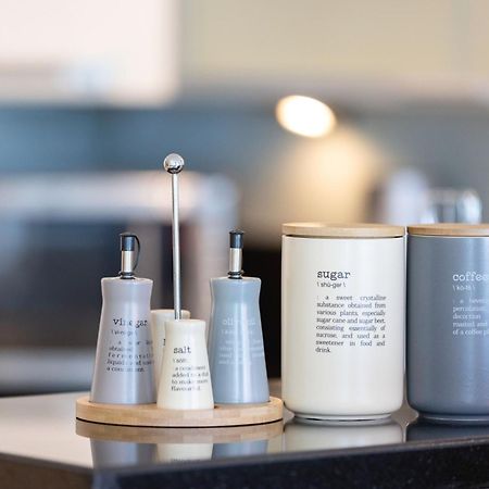 Songs Of The Lake By Lagom - Bonnington Apartment Jumeirah Lake Towers, Dubai Buitenkant foto