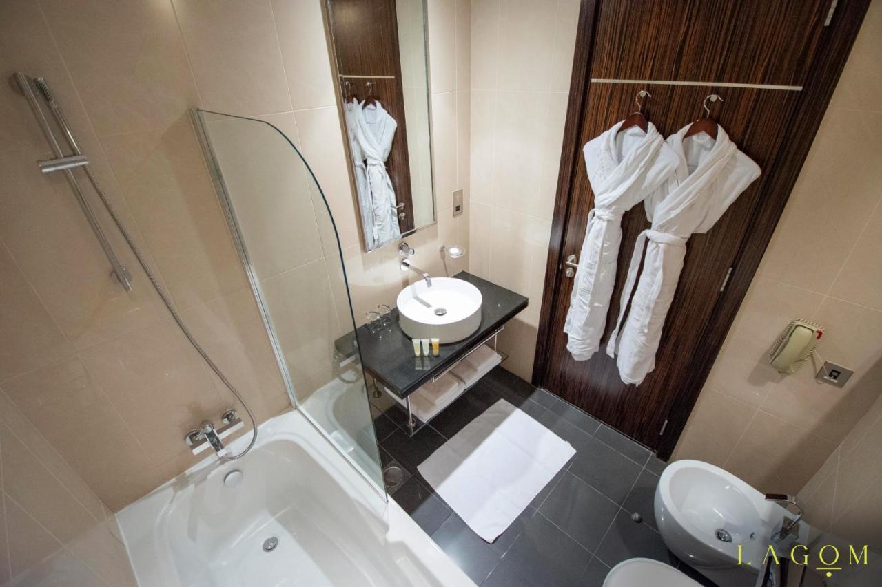 Songs Of The Lake By Lagom - Bonnington Apartment Jumeirah Lake Towers, Dubai Buitenkant foto